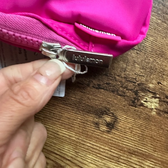 "RARE COLOR" BRAND NEW LULULEMON EVERYWHERE BELT BAG 1L - Picture 10 of 13